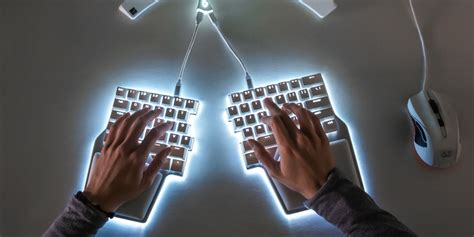 Why are ergonomic keyboards split? – Dygma