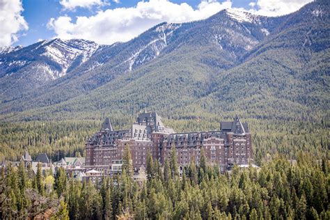 Pros & Cons: Fairmont Banff Springs Hotel in Canada