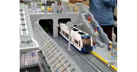 Siemens S70/S700 Light Rail Vehicle : r/LEGOtrains