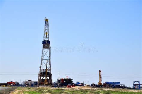 The onshore drilling rig stock image. Image of drilling - 178515997