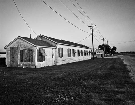 Abandoned Route 66 motel (2436 x 1827) : r/AbandonedPorn