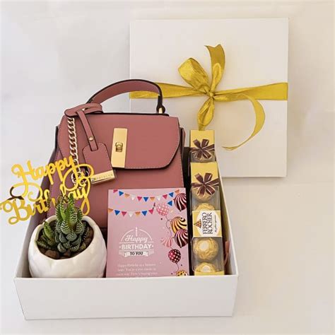 Buy Useful Anniversary Gifts For Her | Customized Gift Ideas