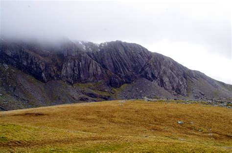 Hiking Mt Snowdon in Winter - The Aussie Flashpacker