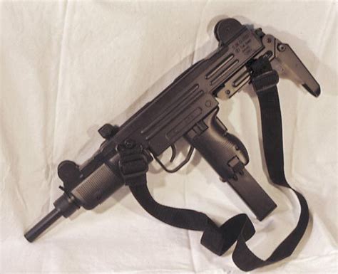 Uzi submachine gun | Britannica