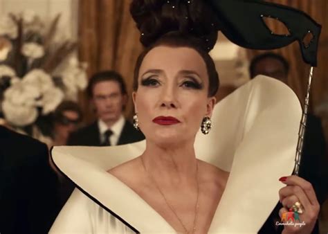 More scenes from Cruella – I love Emma Thompson | Emma stone, Cruela, Stone