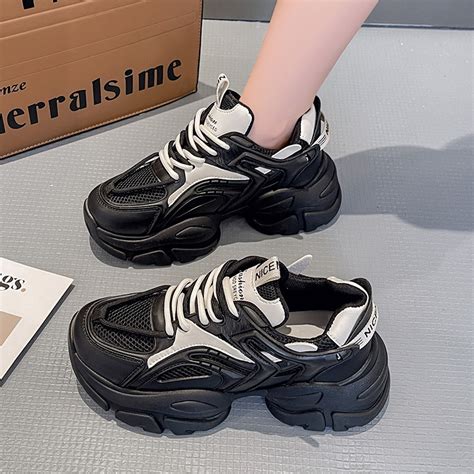 2024model Stock Fashion Women Sport Shoes - China Sneakers and Sport ...