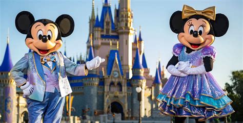 Mickey and Minnie debut new Walt Disney World 50th Anniversary outfits