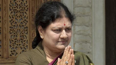 Sasikala to return to Jayalalithaa memorial today. Know why it's ...