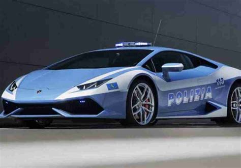 Lamborghini della Polizia a 230 km/h per salvare una vita