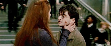 Harry Potter Kiss GIF - Find & Share on GIPHY