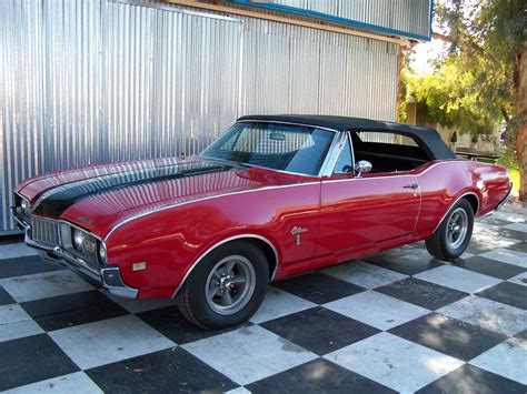 1968 OLDSMOBILE CUTLASS CONVERTIBLE