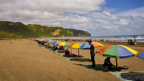 Pantai Parangtritis, Tak Hanya Mistis Tapi Juga Eksotis - Senang Rekreasi