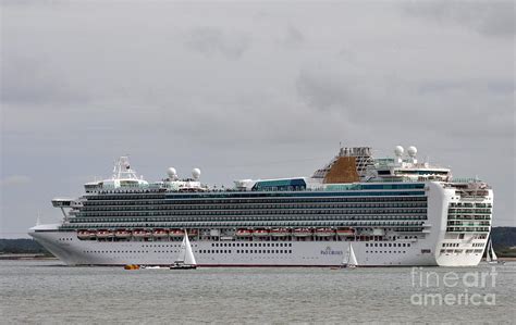 Ventura Cruise Ship Leaving Southampton Photograph by Paul Cummings