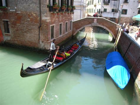 Venice tours: gondola ride & serenade