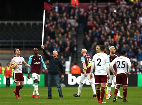 West Ham fan protests against the board : r/AccidentalRenaissance