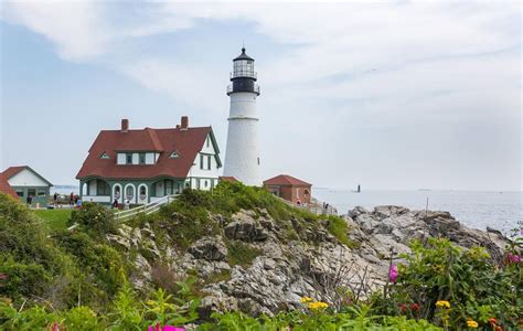 A Complete Guide to Portland Head Lighthouse (+ Photos & Video)