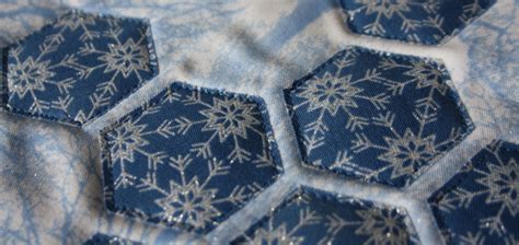 Modern Hexagon Snowflake Placemat Tutorial - Avery Lane Sewing