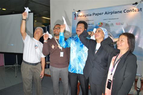 1M Paper Airplane Contest challenge! - Citizens Journal