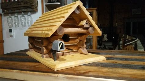 Log bird house | Bird house, Wood projects, Outdoor decor