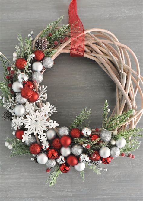 Christmas Craft Wreath Ideas | The Cake Boutique