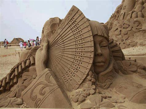 15 Amazing Works of Sand Art