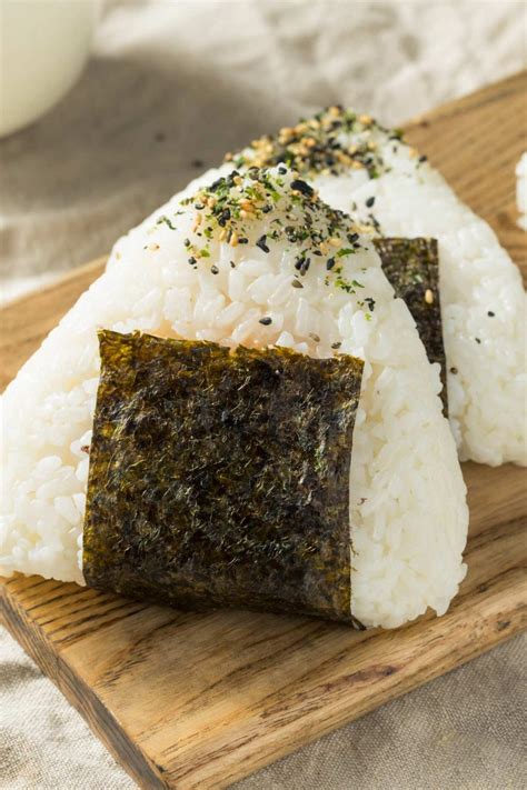 12 Best Onigiri Fillings (Popular Fillings for Japanese Rice Balls ...