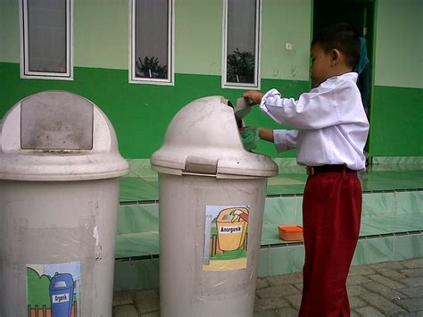 Akhirnya Kami Punya Tong Sampah Organik dan Non-Organik ~ Az-Zakiyah ...