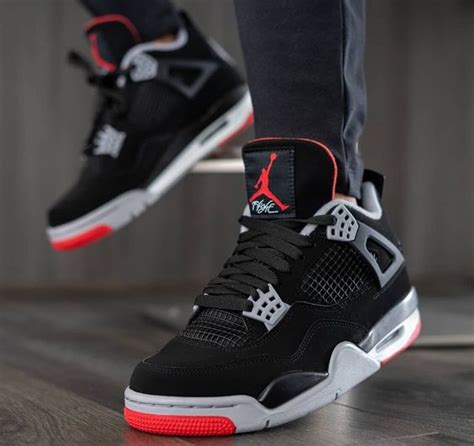 Air Jordan 4 Retro “Bred