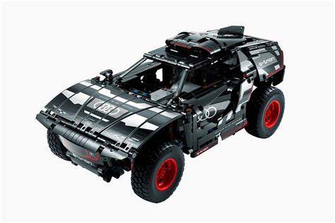 LEGO Technic Rolls Out Audi RS Q e-tron Set | HiConsumption