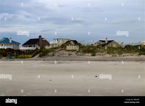 Houses on a beach in North Carolina Stock Photo - Alamy