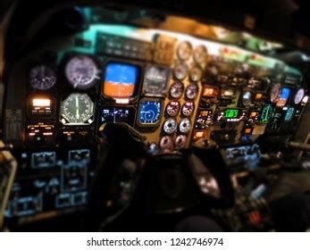 Beechcraft 1900d Cockpit Night Stock Photo 1242746974 | Shutterstock