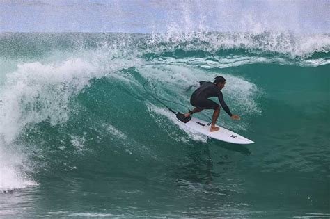 Surfing in Australia: Best Beaches & Surf Spots