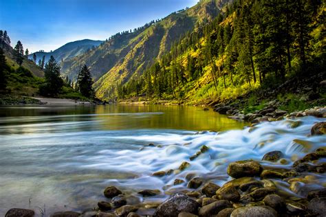 Rafting & paddling vacations on the Main Salmon river, Idaho.