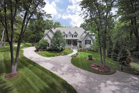 36 Houses with a Circular Driveway (Photo Collection) - Home Stratosphere