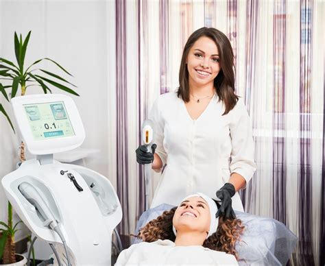 Esthetician Schools – Trade Schools Near You