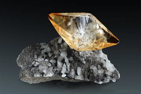 Calcite - Mineral Properties, Photos and Occurence