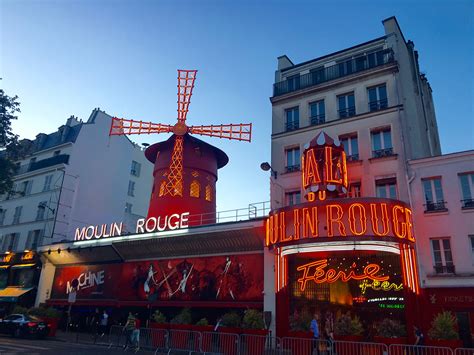 Discovering the district of Montmartre in Paris | Lord Around The World