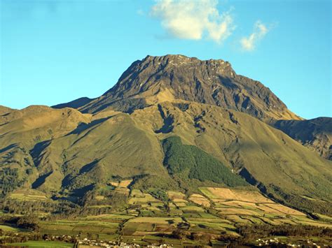 10 Most Impressive Volcanoes In Ecuador | Explorers Away