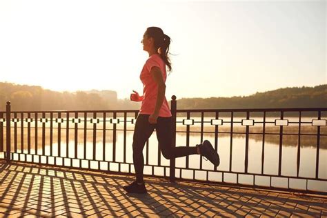 Wer als Anfänger hoch motiviert mit dem Joggen beginnt, wird schnell ...