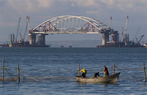 Putin's Bridge to Crimea Could Go Over Budget by More Than a Billion ...