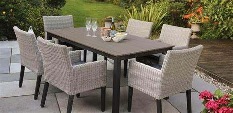 contemporary-garden-furniture-1 - Reel Homes