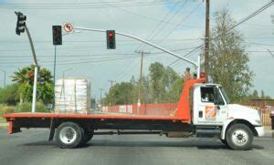 What is a Flatbed Truck? Dimensions, Weight, & Hauling Capacity – Road ...