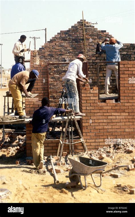 Bricklaying house construction Stock Photo - Alamy