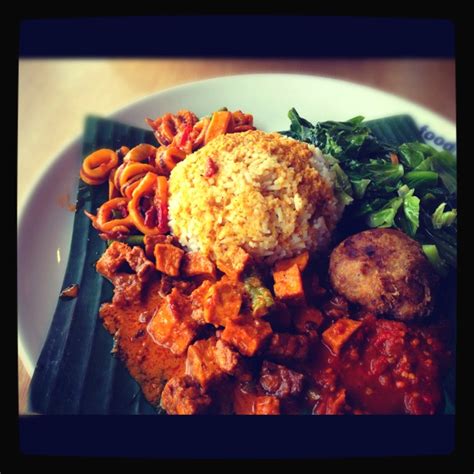 Nasi Padang | Good food, Food, Foodie