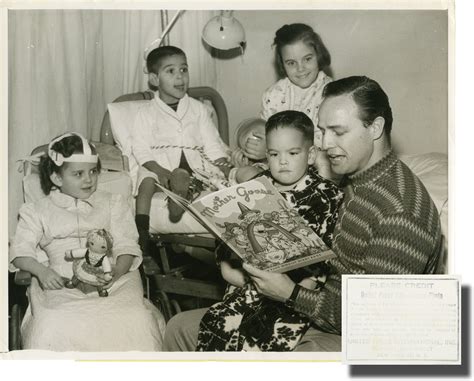 Original photograph of Marlon Brando reading to children | Marlon ...