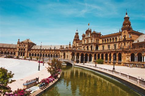 Seville’s Plaza de España: The Complete Guide