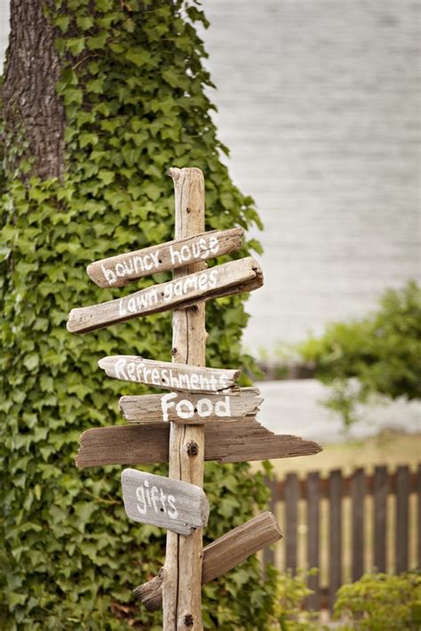 DIY wedding signs for outdoor Washington wedding