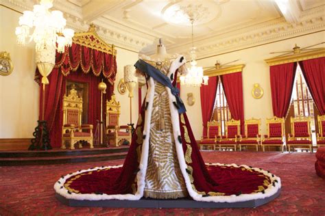 REPRODUCTION OF QUEEN KAPIOLANI CORONATION GOWN NOW ON DISPLAY IN ...