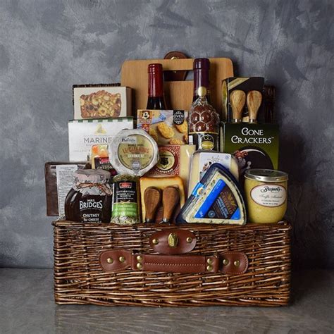 Deluxe Wine & Cheese Gift Basket - wine gift baskets - Canada delivery ...