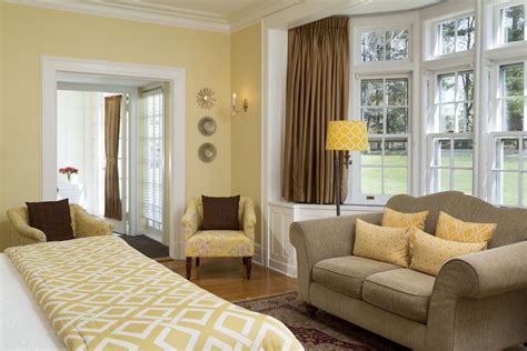 6 Yellow Bedroom Photos and Ideas